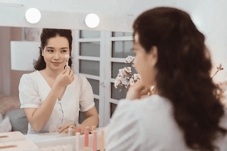 4 Perawatan Wajah yang Penting Dilakukan Memasuki Masa Menopause